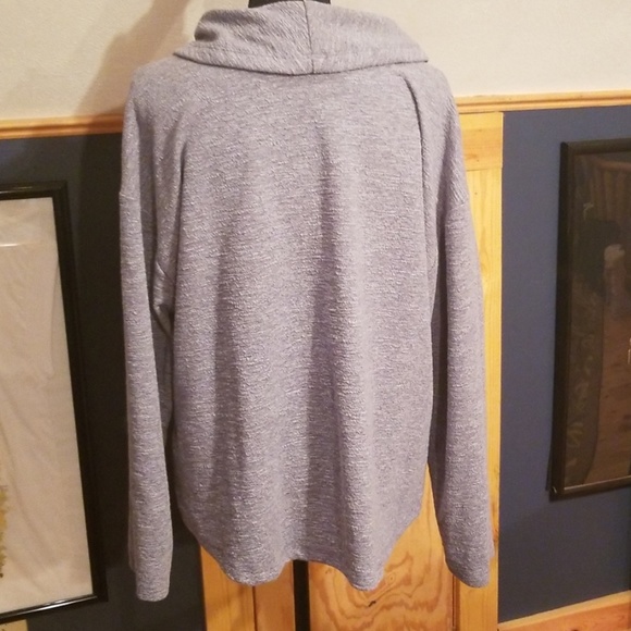 NWOT pullover - Picture 2 of 4